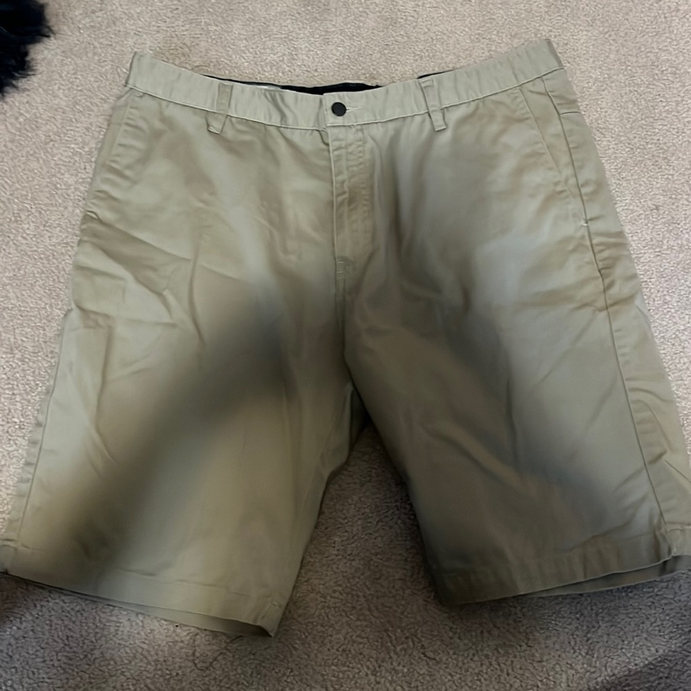 Volcom mens tan shorts-38